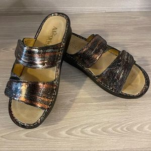 ALEGRIA Camille Earthen Metallic Sandals Sz 8/38